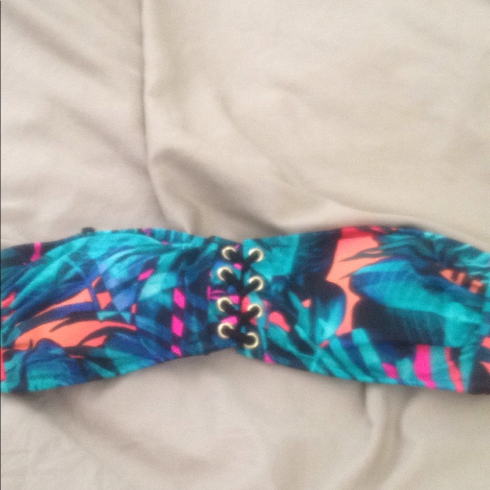 *SOLD NWT VS Pink bikini top - Picture 1 of 5